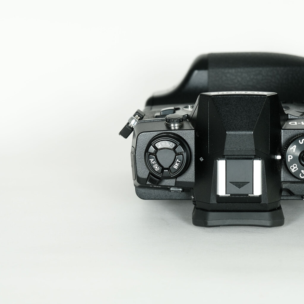 OLYMPUS OM-D E-M1X OLYMPUS OM-D E-M1X