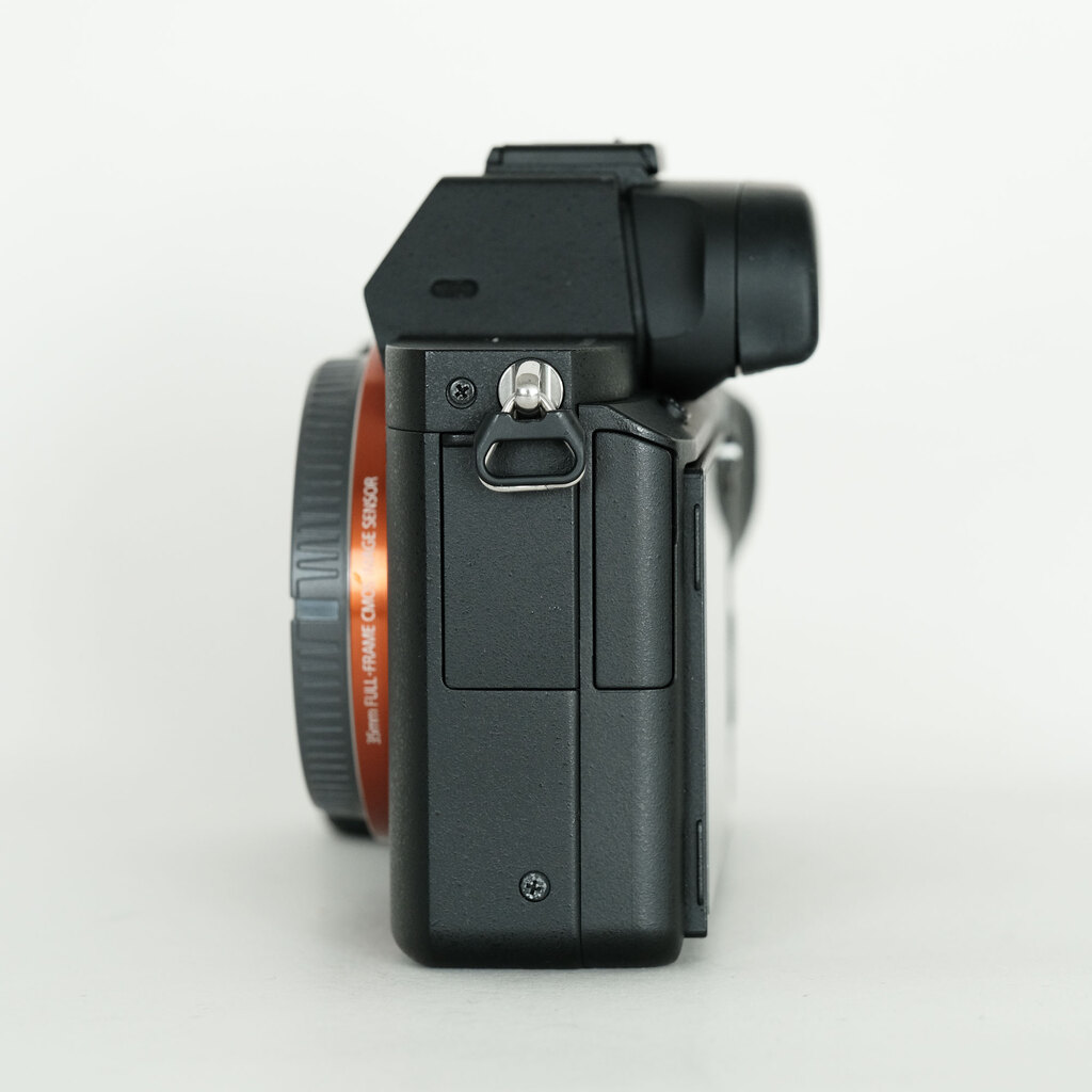 【美品】SONY ILCE−7M2 ILCE-7M2 α7II＋おまけ Full-frame camera with 5-axis image stabilization | ILCE-7M2