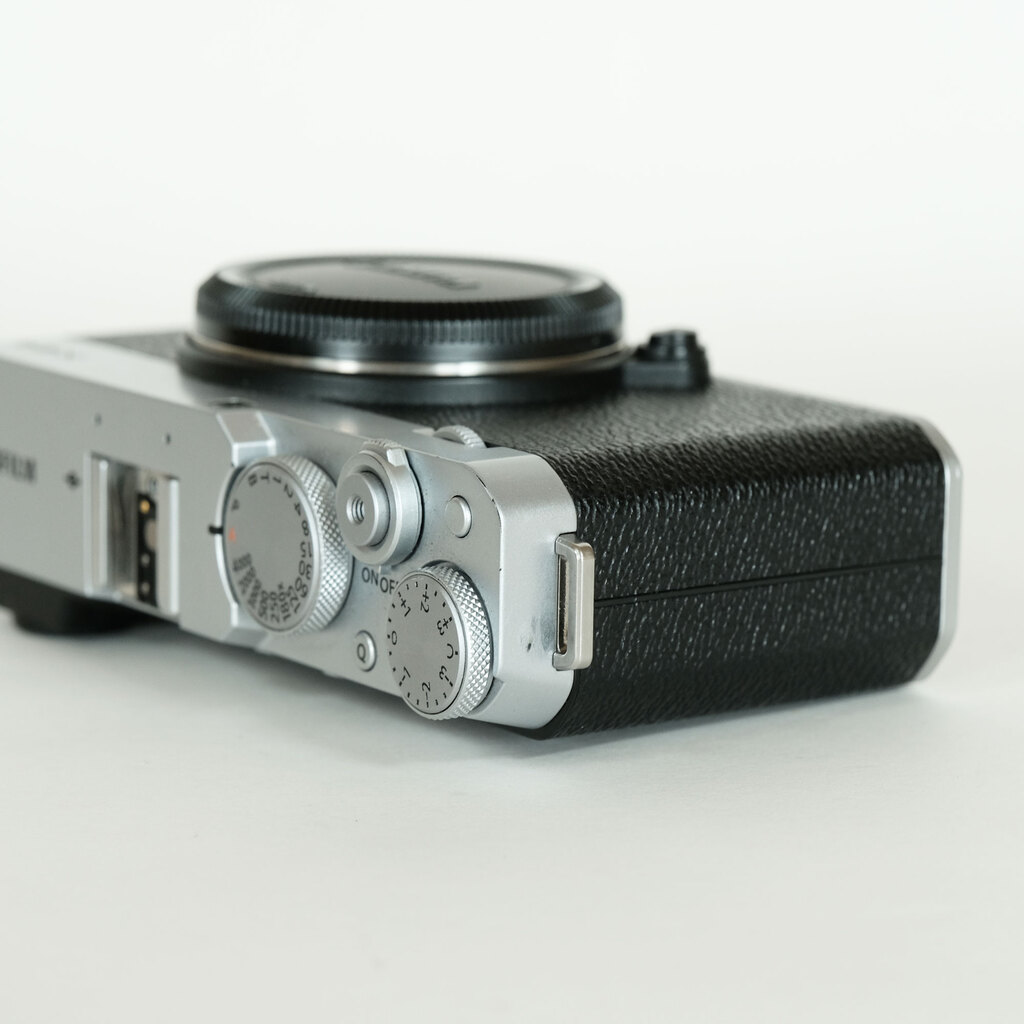 FUJIFILM X-E4 FUJIFILM X-E4