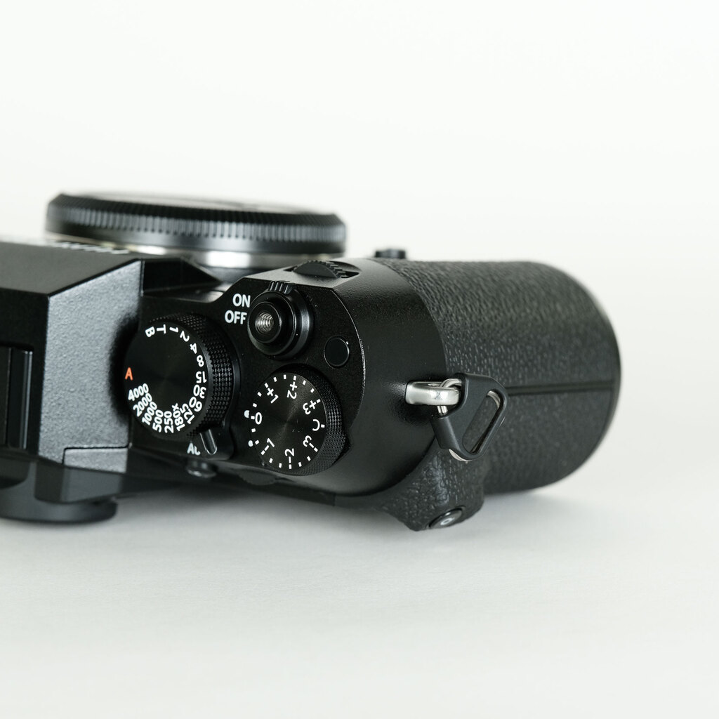 小さなボディで、大きな存在感のX-T50。これぞFUJIFILMのカメラ