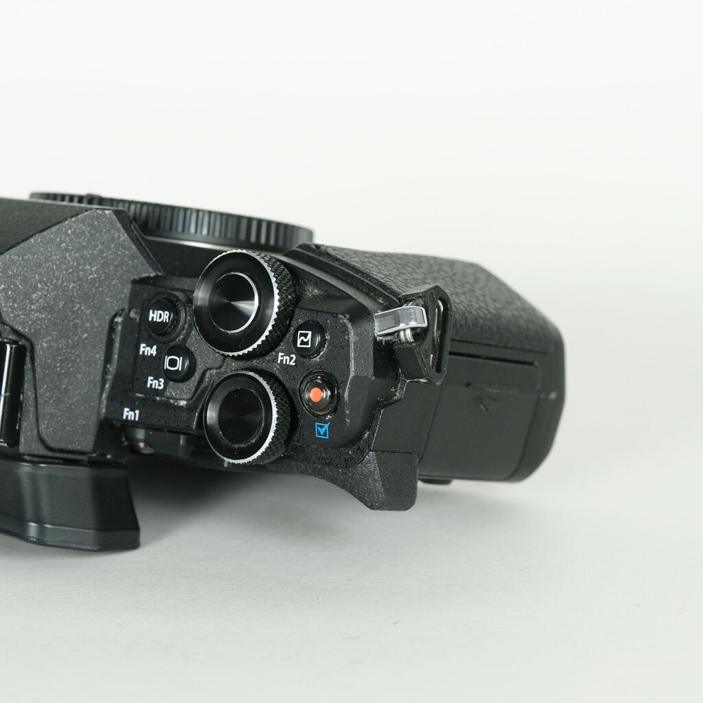 OLYMPUS OM-D E-M5 Mark II