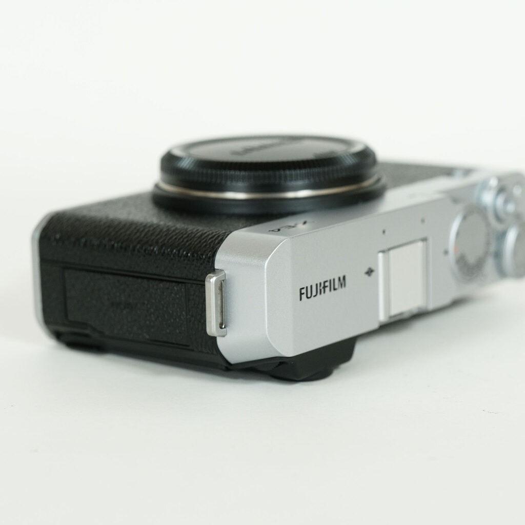 FUJIFILM XE4シルバー 【元箱付き】 FUJIFILM X-E4の出品 | ONE SCENE（ワンシーン）