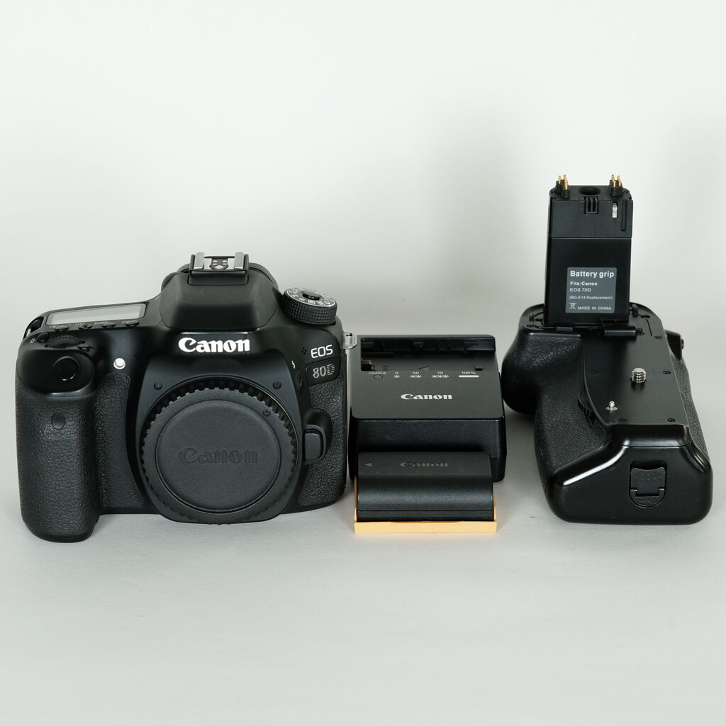 【Canon EOS 80D ボディ】+ 無料おまけレンズ3本セット EOS 80D Canon キヤノン 超望遠トリプルレンズセット SDカード