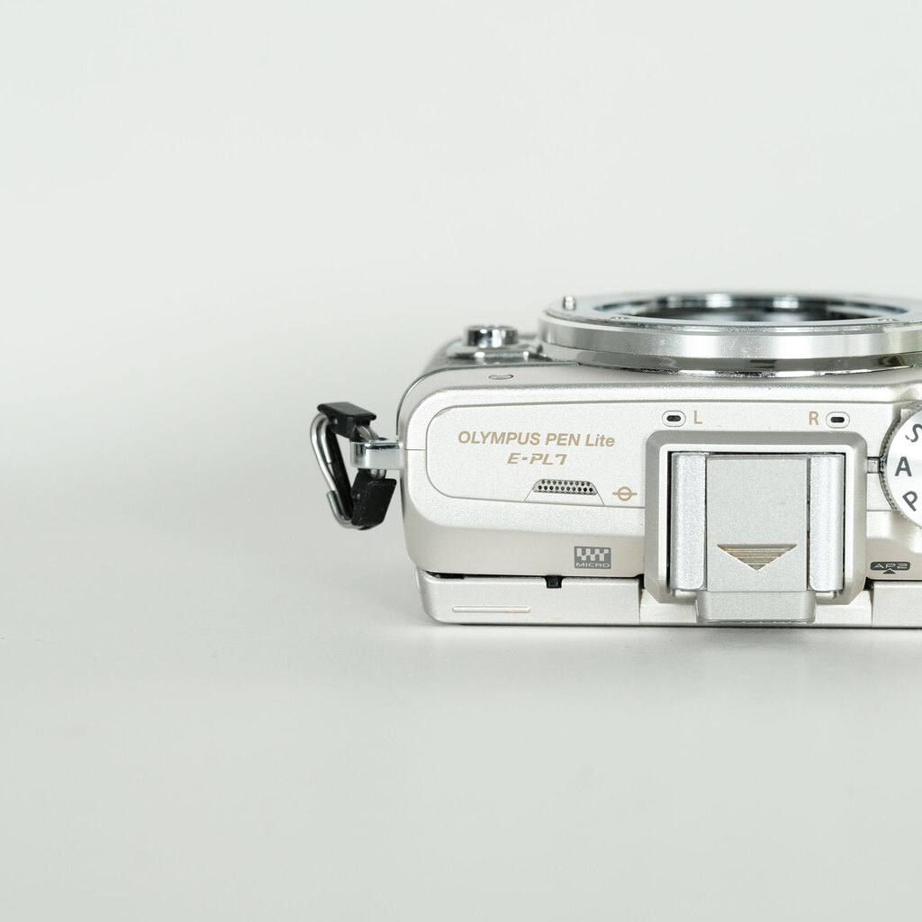 OLYMPUS PEN Lite E-PL7 シルバー オリンパス PEN E-P7 14-42mm EZレンズキット シルバー | ミラー