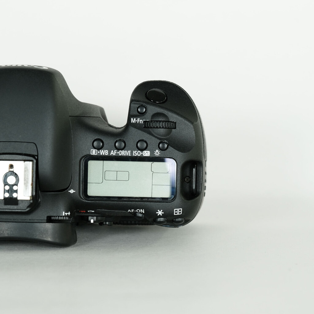 Canon EOS7D ボディの出品 | ONE SCENE（ワンシーン）