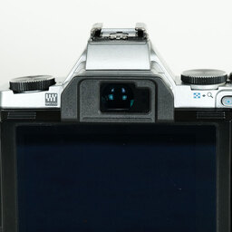 OLYMPUS OM-D E-M5 ボディ シルバー OLYMPUS OM-D E-M5 ボディ シルバー