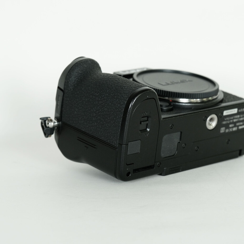 Panasonic LUMIX DC-S5 Panasonic LUMIX DC-S5