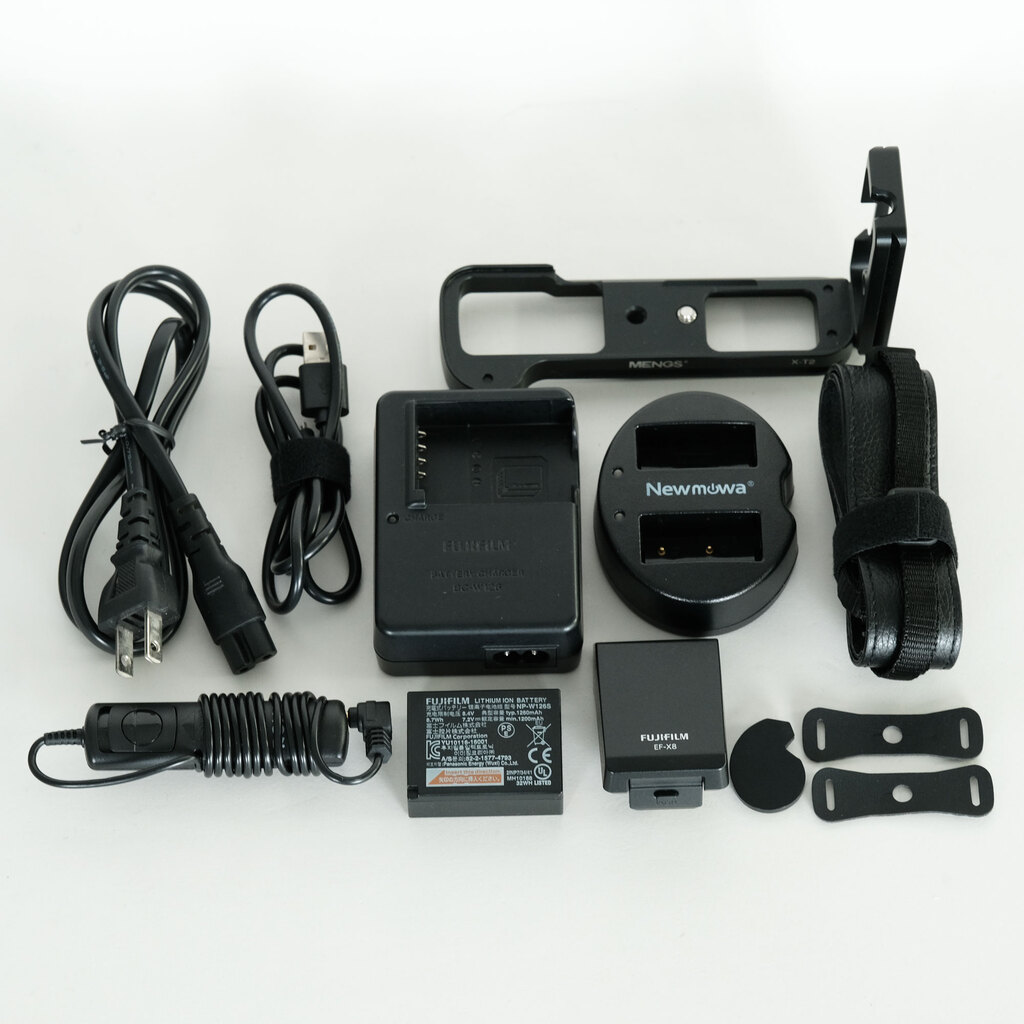 Fujifilm X-T2 本体 + 付属品 FUJIFILM X-T2の出品 | ONE SCENE（ワンシーン）