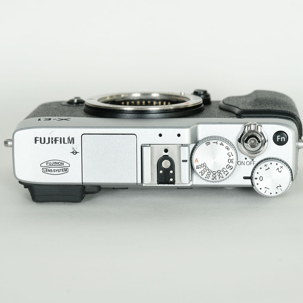 FUJIFILM X-E1 シルバー FUJIFILM X-E1 シルバー