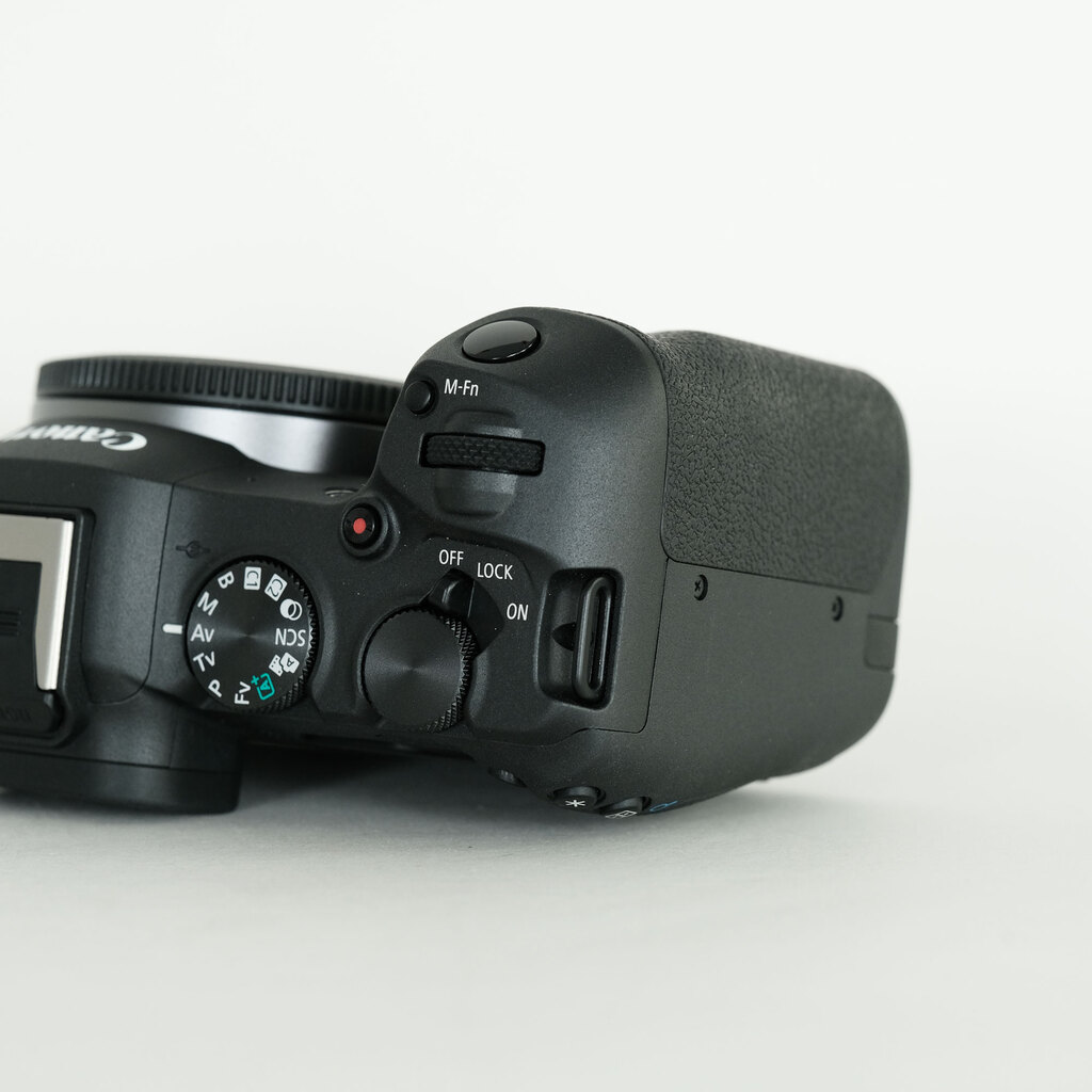 Canon EOS R8 Canon EOS R8
