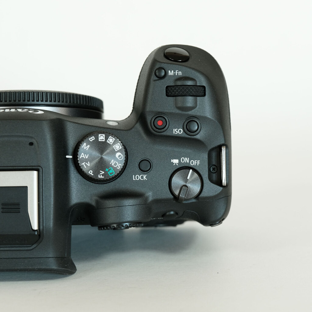 Canon EOS R7 Canon EOS R7