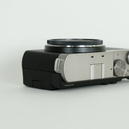 Panasonic LUMIX DC-S9 Panasonic LUMIX DC-S9
