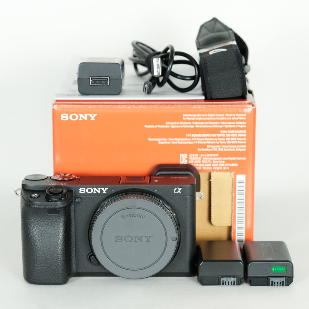 SONY α6400 ILCE-6400 レンズ2本付き SmallRig付き SONY α6400 ILCE-6400 カメラリグ&バッテリー2個&充電器付き