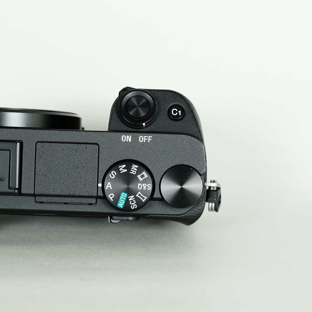 【値下】α6400 ILCE−6400 SELP1650 SONY ソニー α6400 ILCE-6400 ボディ ブラック + 標準ズーム