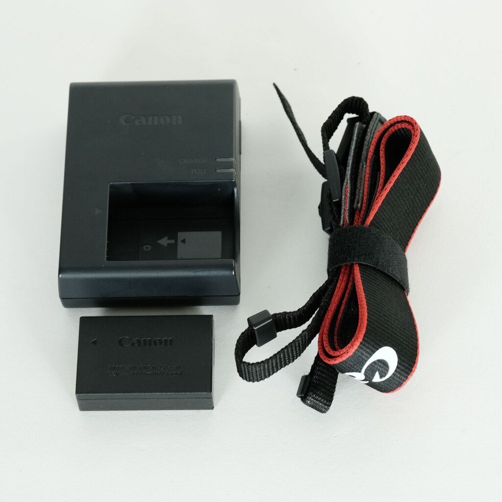 Canon EOS Kiss X8i Canon EOS Kiss X8i