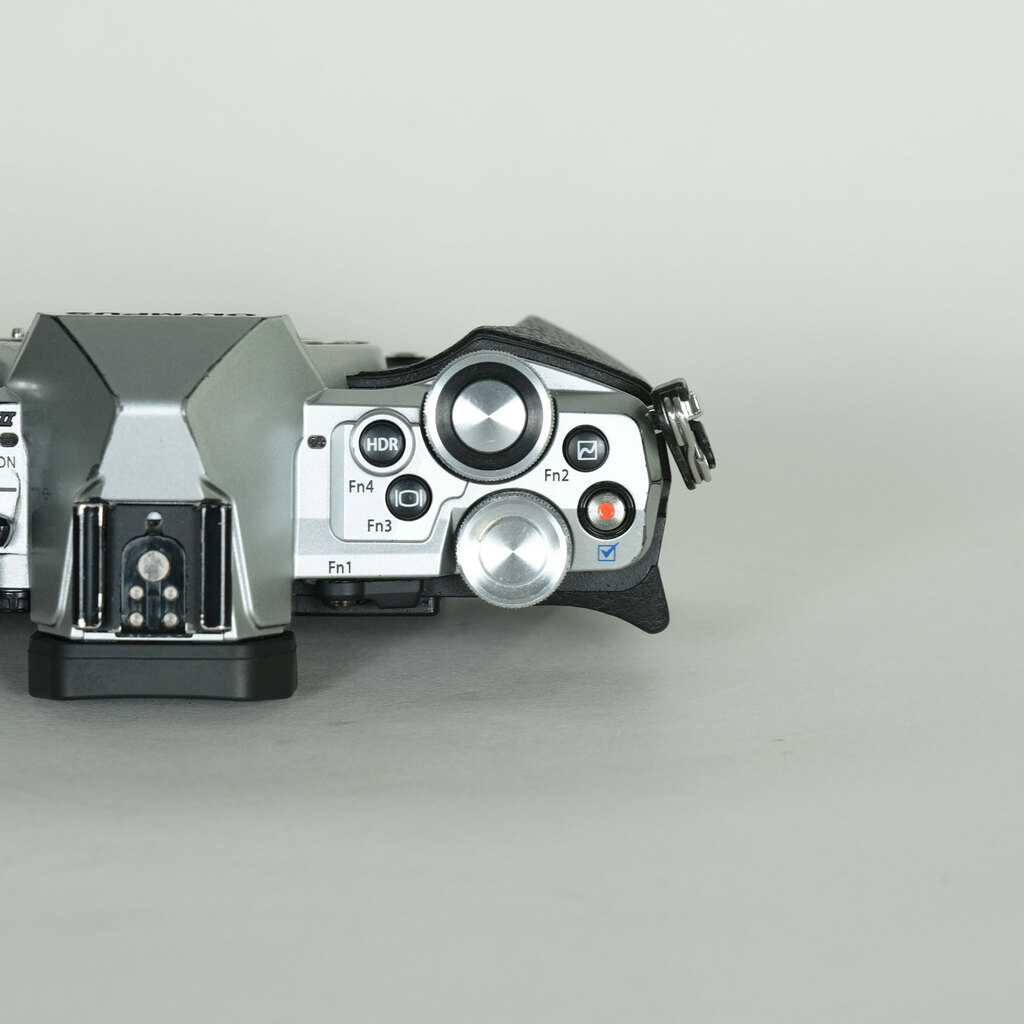 OLYMPUS OM-D E-M5 Mark II OLYMPUS OM-D E-M5 Mark II