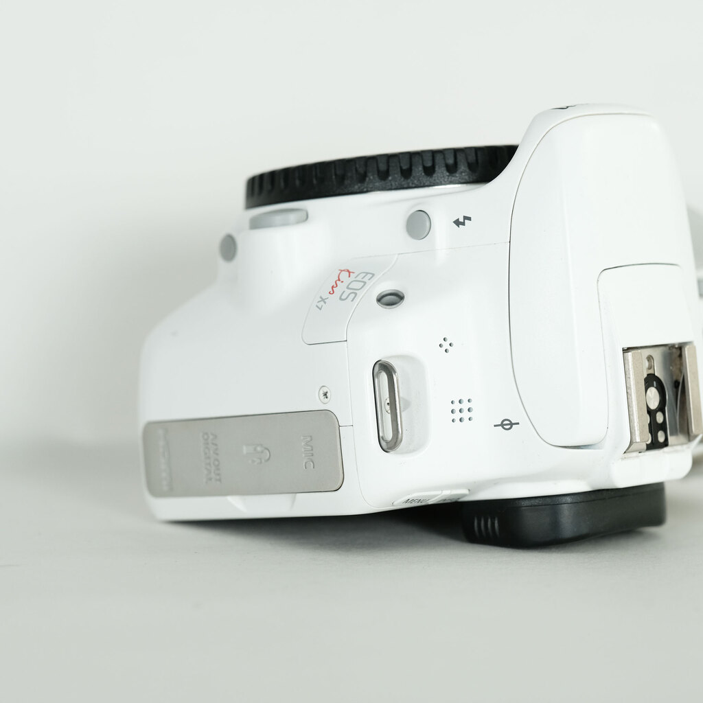 Canon EOS Kiss X7 ボディ ホワイト Canon EOS Kiss X7 ボディ ホワイト