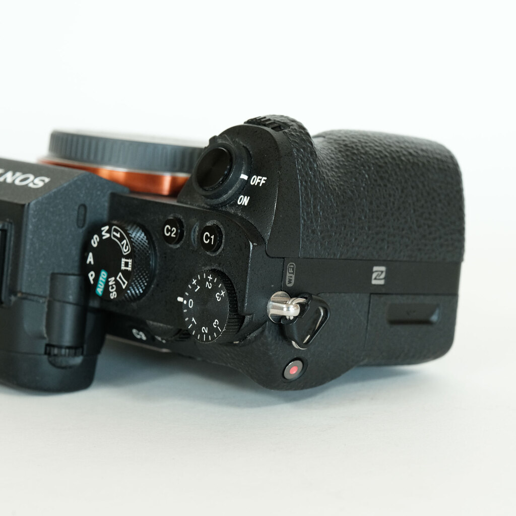 Full-frame camera with 5-axis image stabilization | ILCE-7M2