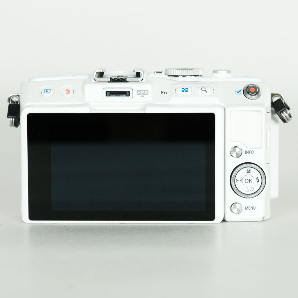 OLYMPUS PEN Lite E-PL6 ボディ ホワイトの出品 | ONE SCENE