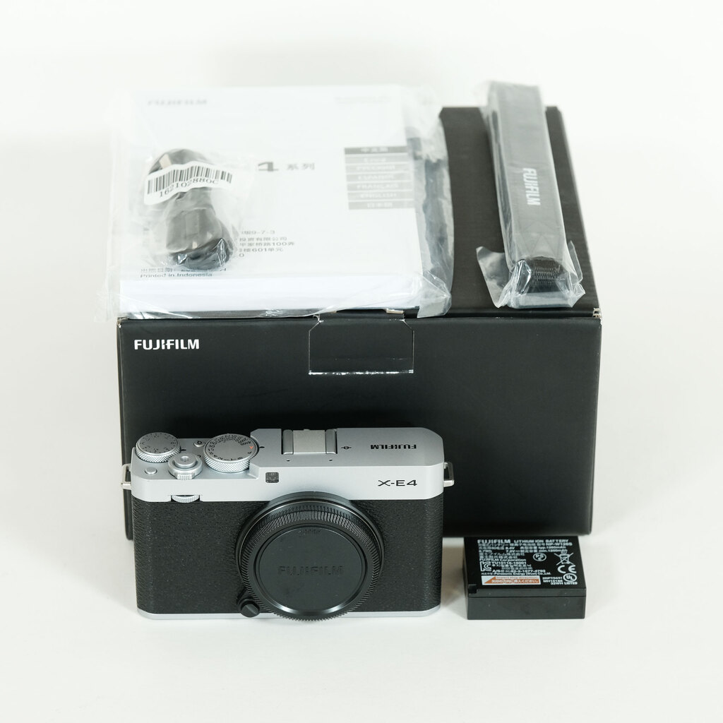 FUJIFILM XE4シルバー 【元箱付き】 FUJIFILM X-E4の出品 | ONE SCENE（ワンシーン）