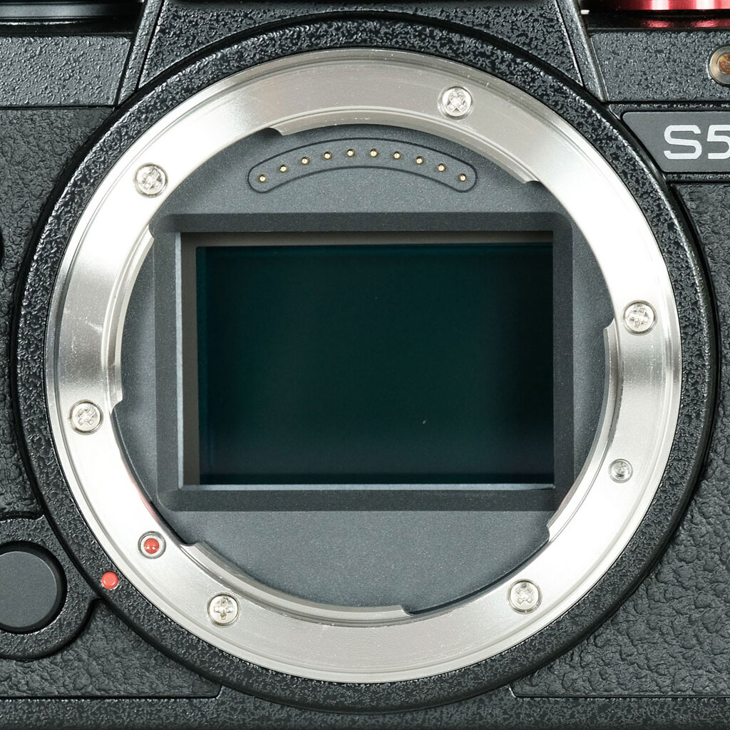 Panasonic LUMIX DC-S5 Panasonic LUMIX DC-S5