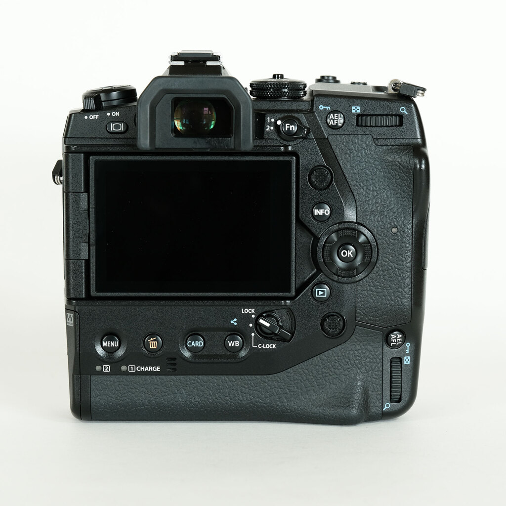 OLYMPUS OM-D E-M1X OLYMPUS OM-D E-M1X