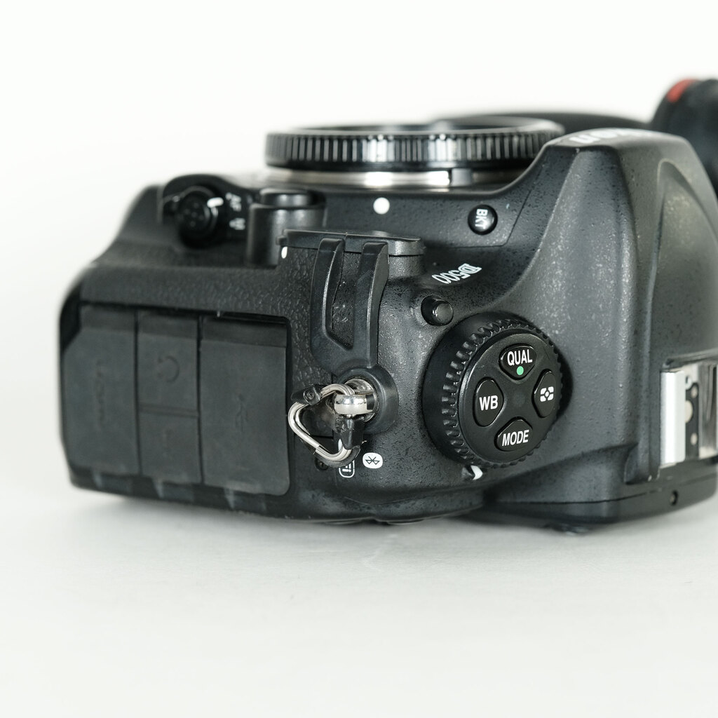 【ほぼジャンク品】Nikon D5000 一眼レフカメラ レンズなし メモリ付き ほぼジャンク品】Nikon D5000 一眼レフカメラ レンズなし メモリ付き