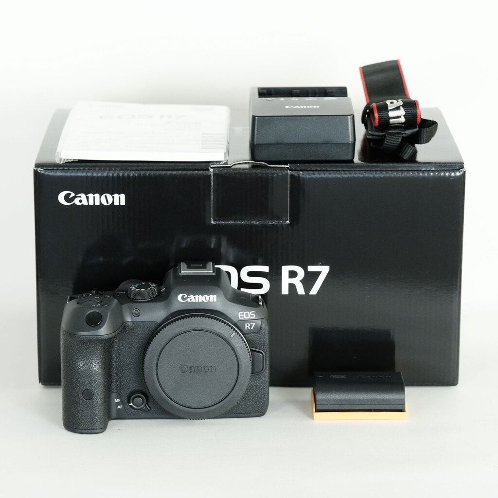 Canon EOS R7 Canon EOS R7