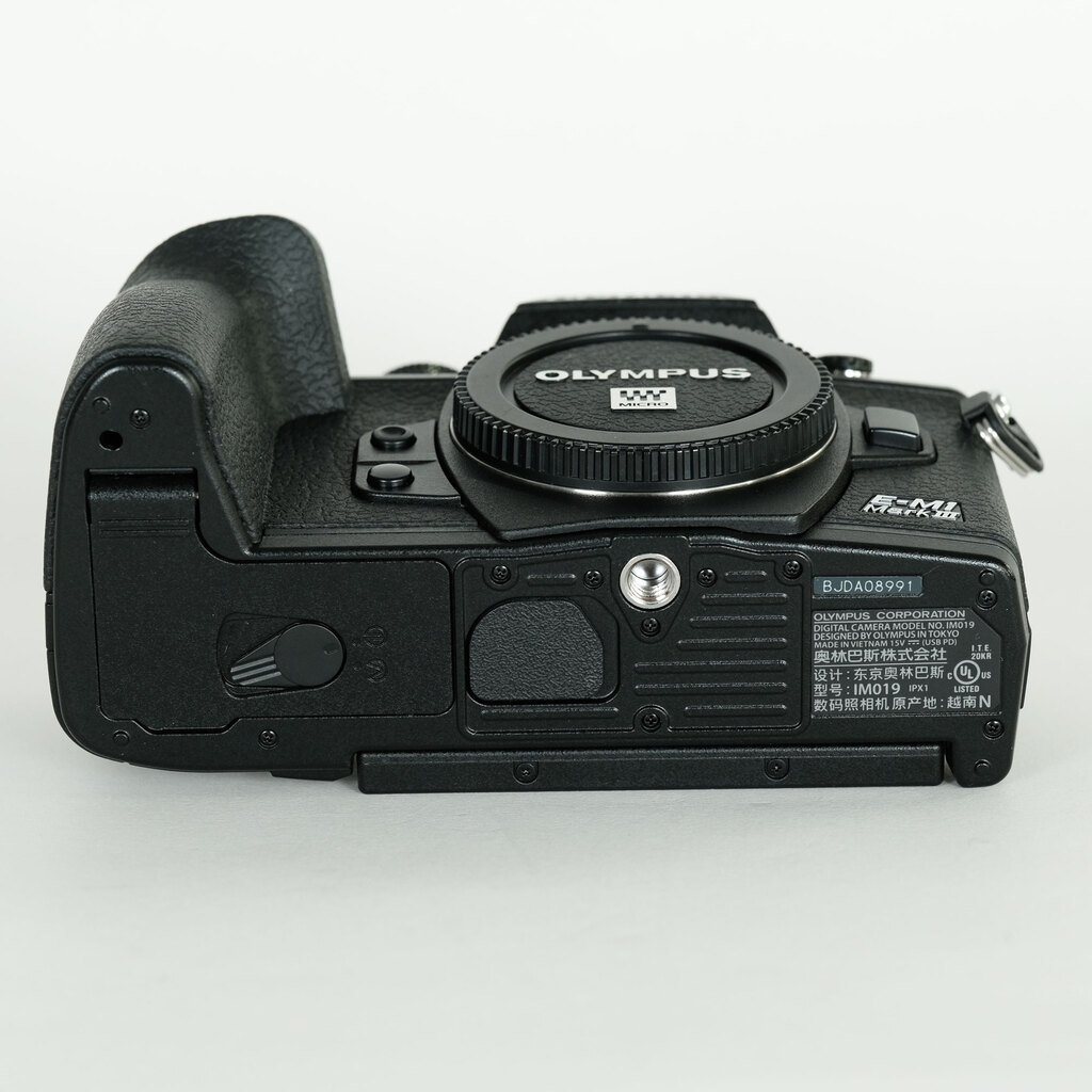 OLYMPUS OM-D E-M1 Mark III OLYMPUS OM-D E-M1 Mark III