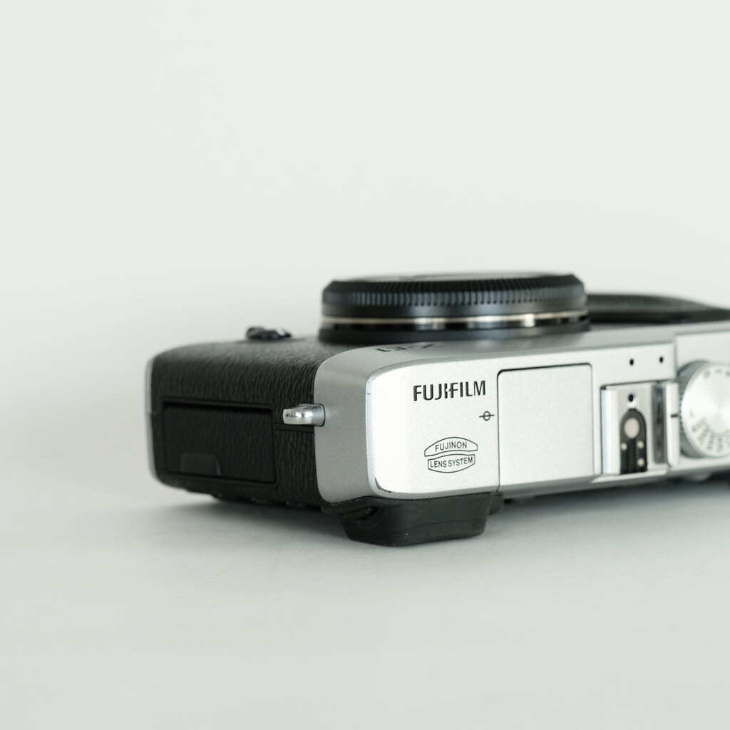 FUJIFILM X-E1 シルバー FUJIFILM X-E1 シルバー