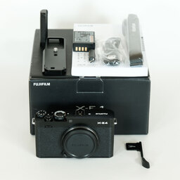 FUJIFILM X-E4