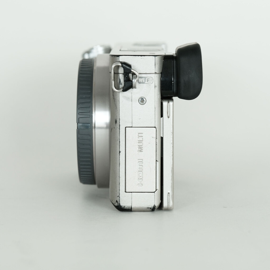 SONY α6000（ILCE-6000）の出品 | ONE SCENE（ワンシーン）