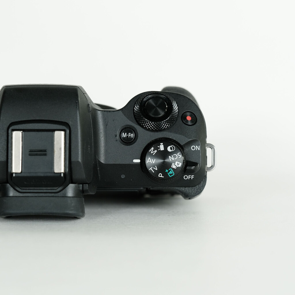 Canon EOSkiss m 一眼レフカメラ　美品 EOS canon キヤノン kiss M ダブルレンズキット ホワイト ミラー