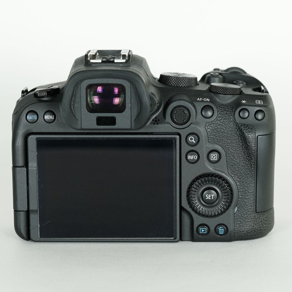 Canon EOS R6 Canon EOS R6