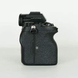 SONY α7RIV ボディ ILCE-7RM4A   【後期モデル 液晶下部にSONYロゴなし】 SONY α7RIV ボディ ILCE-7RM4A   【後期モデル 液晶下部にSONYロゴなし】
