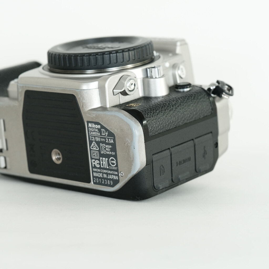 ショット数わずか142枚✨【ほぼ新品】ニコン Nikon Df シルバー ニコン Df シルバー 極上美品 - 日進堂カメラ オンライン
