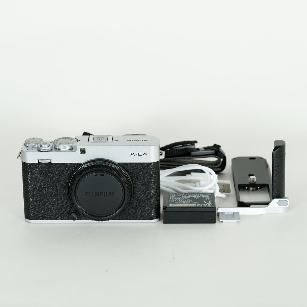 FUJIFILM X-E4