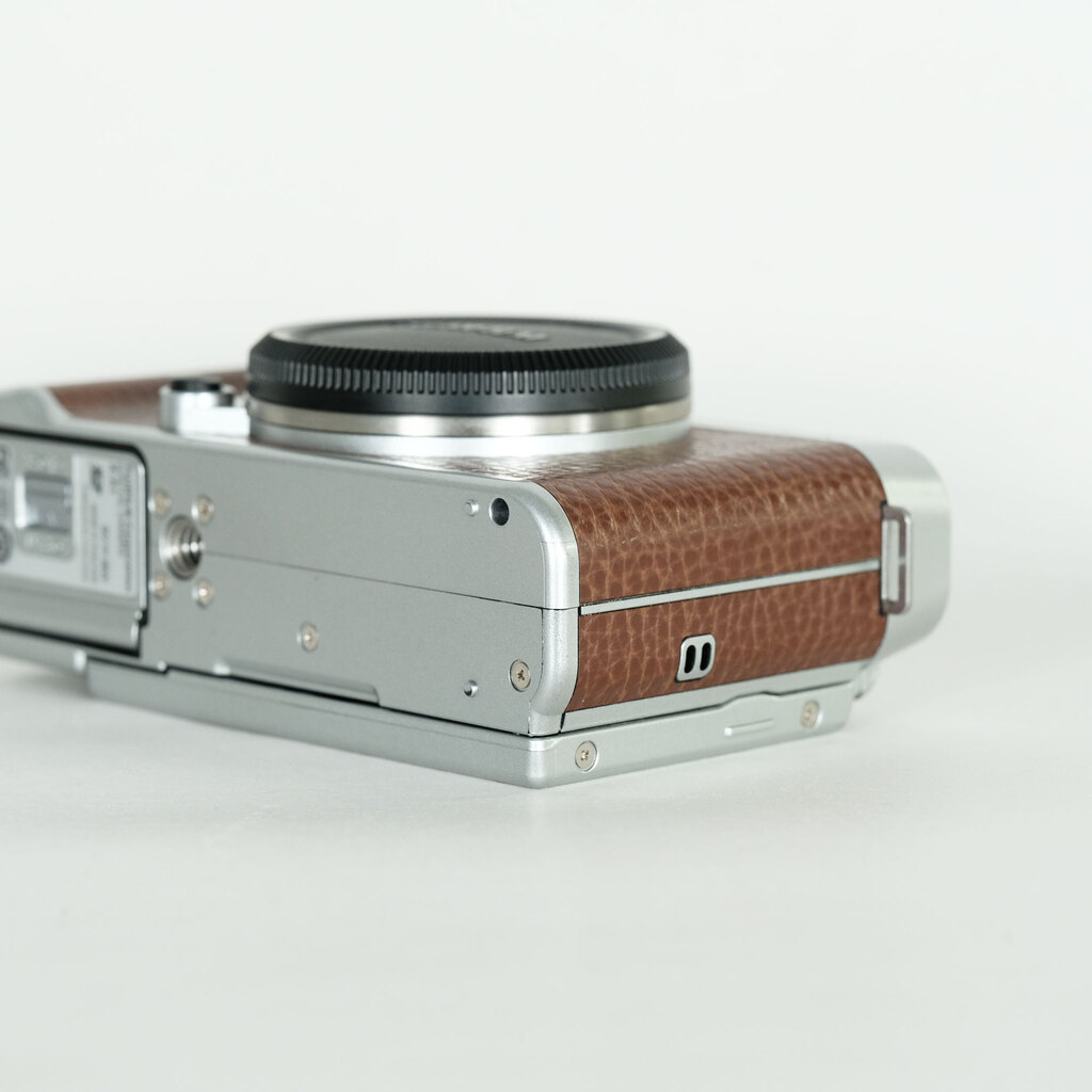 FUJIFILM X-A1 ボディ ブラウンの出品 | ONE SCENE（ワンシーン）
