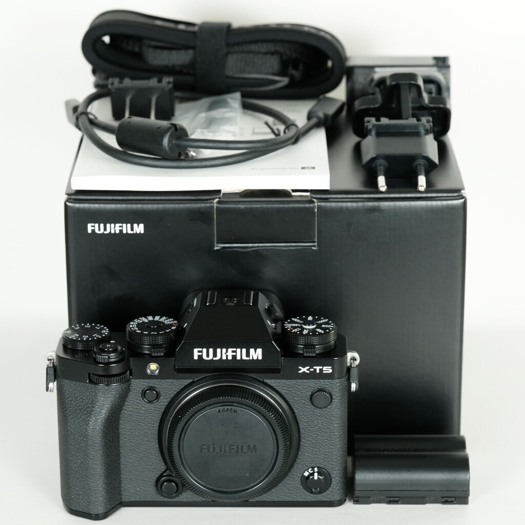 FUJIFILM X-T5の出品 | ONE SCENE（ワンシーン）