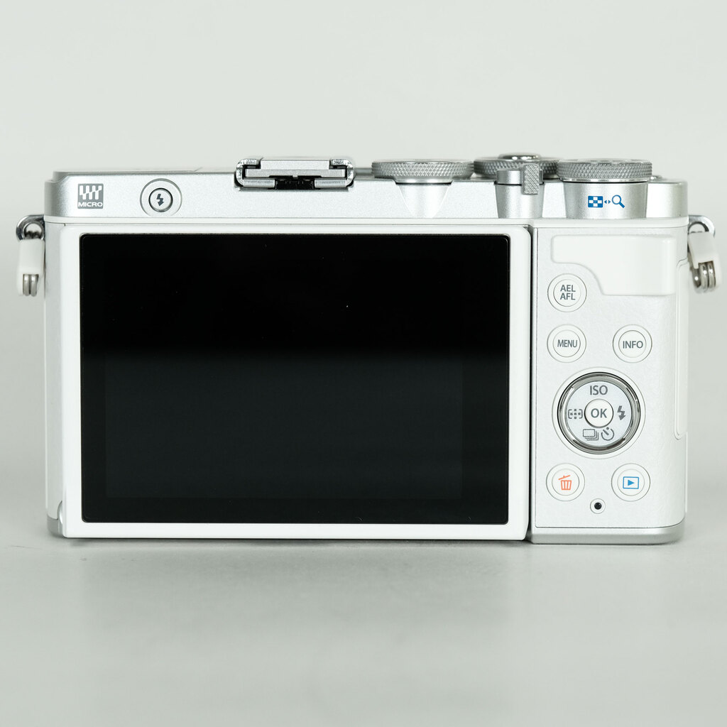 OLYMPUS PEN E-P7