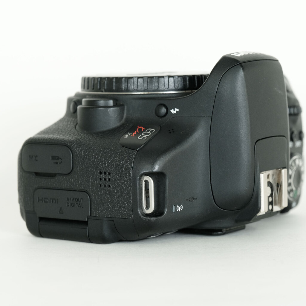 Canon EOS Kiss X8i Canon EOS Kiss X8i