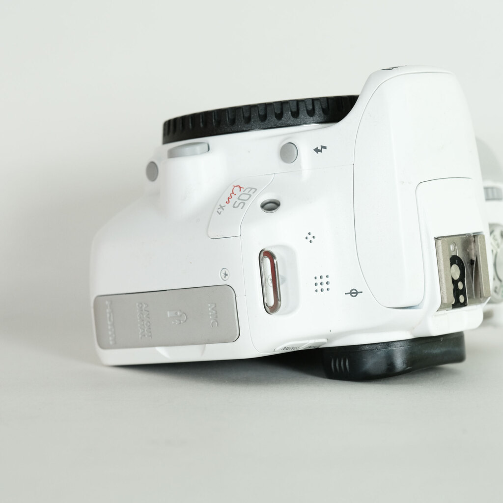 Canon EOS Kiss X7 ボディ ホワイト Canon EOS Kiss X7 ボディ ホワイト
