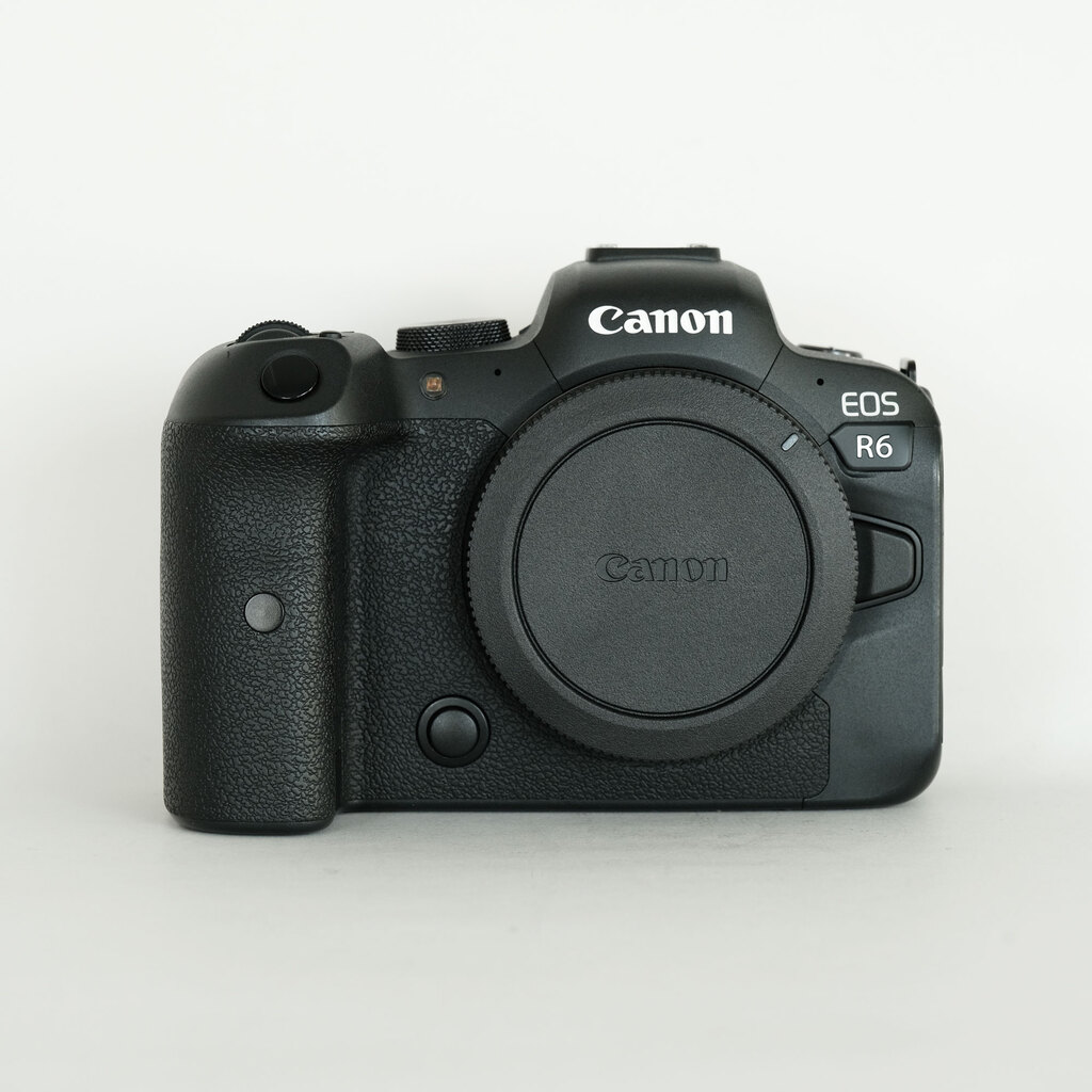 Canon EOS R6 Canon EOS R6