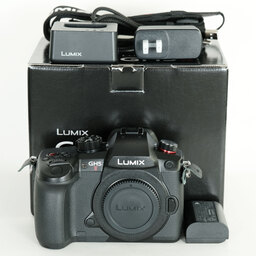 Panasonic LUMIX DC-GH5M2 Panasonic LUMIX DC-GH5M2