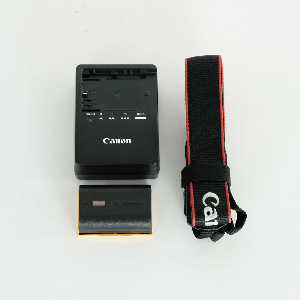 Canon EOS R7 Canon EOS R7