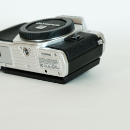 OLYMPUS OM-D E-M10 Mark II