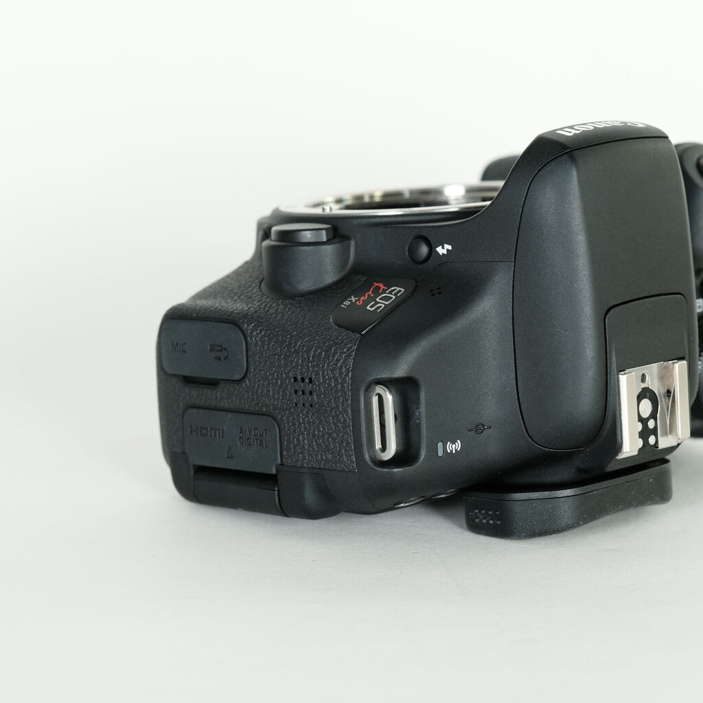 Canon EOS Kiss X8i Canon EOS Kiss X8i