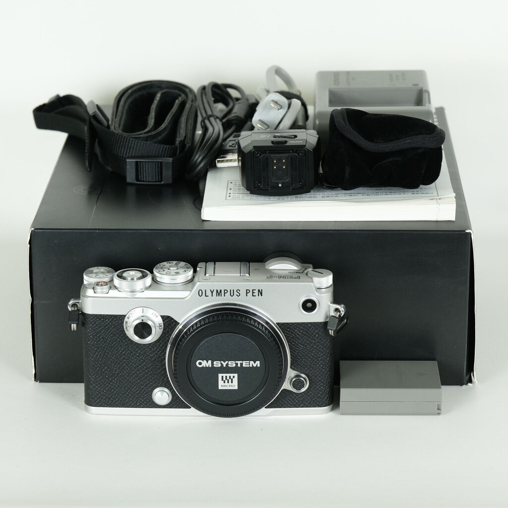 OLYMPUS PEN-F