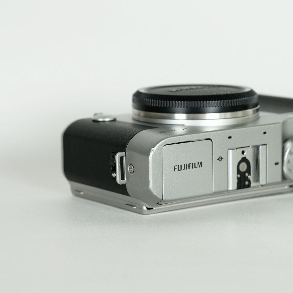 FUJIFILM X-A3 ボディ  シルバー FUJIFILM X-A3 ボディ  シルバー