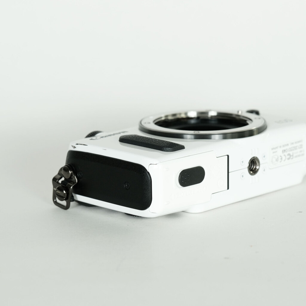 Canon EOS M ボディ ホワイト Canon EOS M ボディ ホワイト